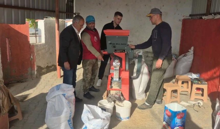 Üreticinin yüzü güldü: Ücretsiz pirinç soyma hizmeti