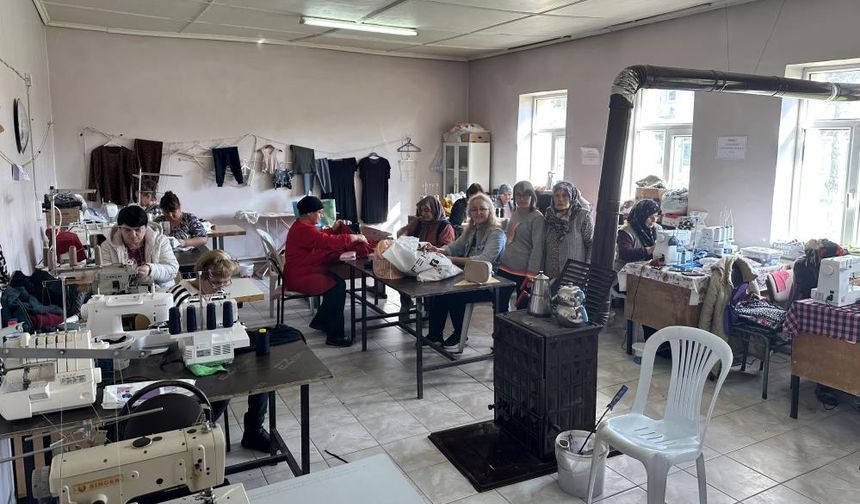 Kırkkepenekli'de kadınlar dikişle üretime katılıyor
