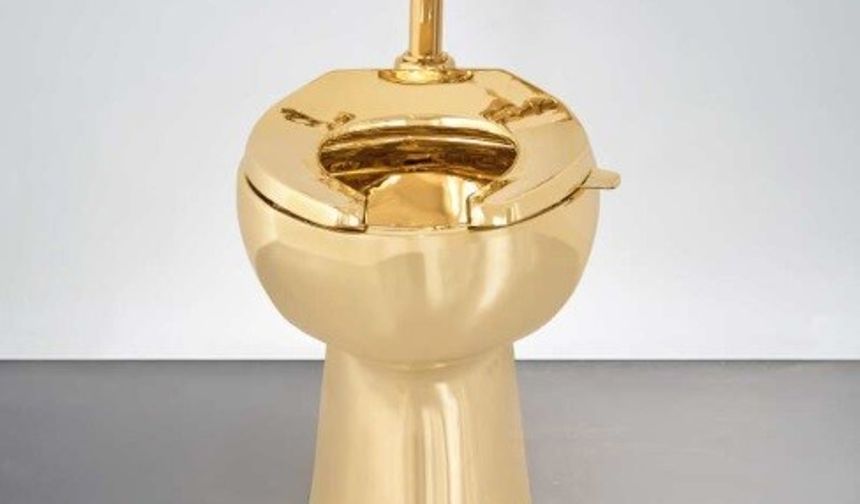 ABD'de 18 ayar altın tuvalet 12.1 milyon dolara satıldı