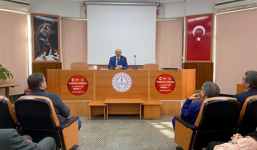 Altınöz, Kurum Müdürleriyle Değerlendirme Toplantısı Yaptı