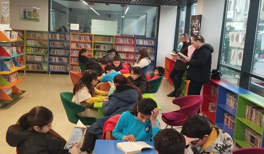 Öğrenciler Kütüphanede Kitapla Buluştu