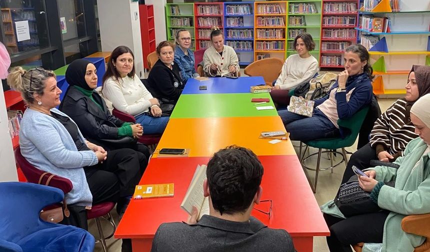 Kitap Kulübünde “Godot’yu Beklerken” Üzerine Söyleşi