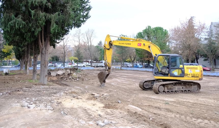 Kırklareli Belediyesi Atıl Alanı Ücretsiz Otoparka Dönüştürüyor