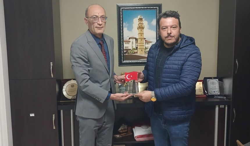 Vize’de Eğitime Destek Veren Hayırseverlere Plaket