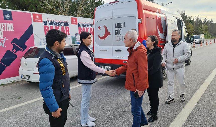 Polisin Mobil Göç Noktası uygulama aracı ile denetimleri sürüyor