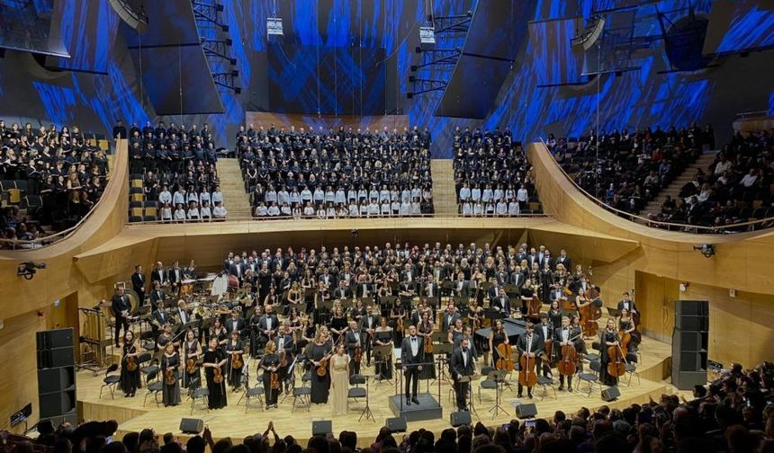 CSO’nun 200. yılı Dünya Koro Günü’nde 500 koristin verdiği konserle taçlandı