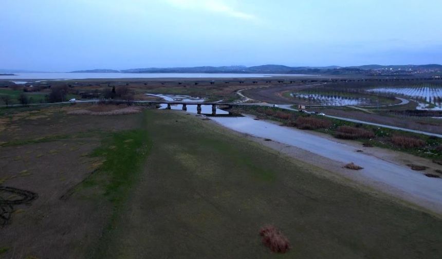 Büyükçekmece gölünde su azalıyor