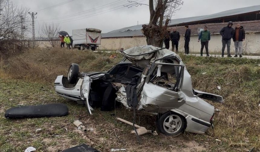 Hurdaya dönen otomobil sürücüsü hastanede hayatını kaybetti