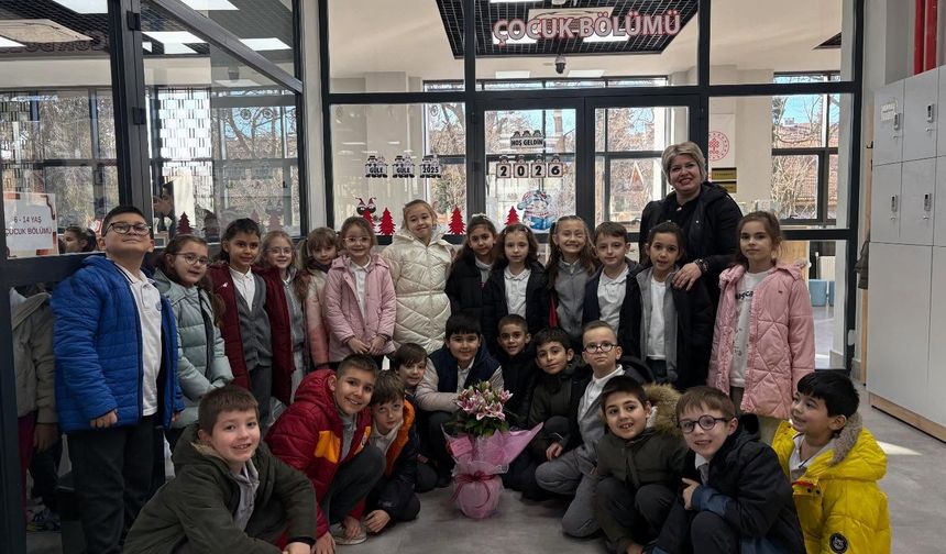 Minik Öğrencilerden Kütüphaneye Anlamlı Ziyaret