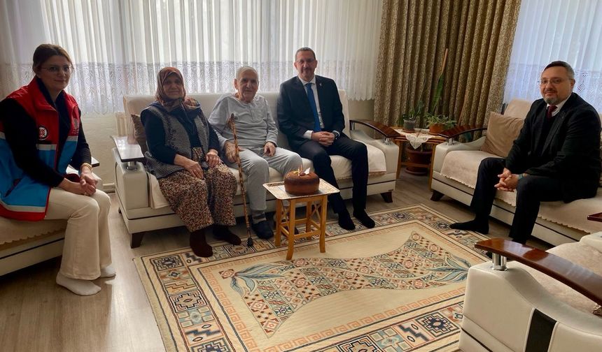 Kaymakam Özderin’den Şehit Babasına Doğum Günü Sürprizi