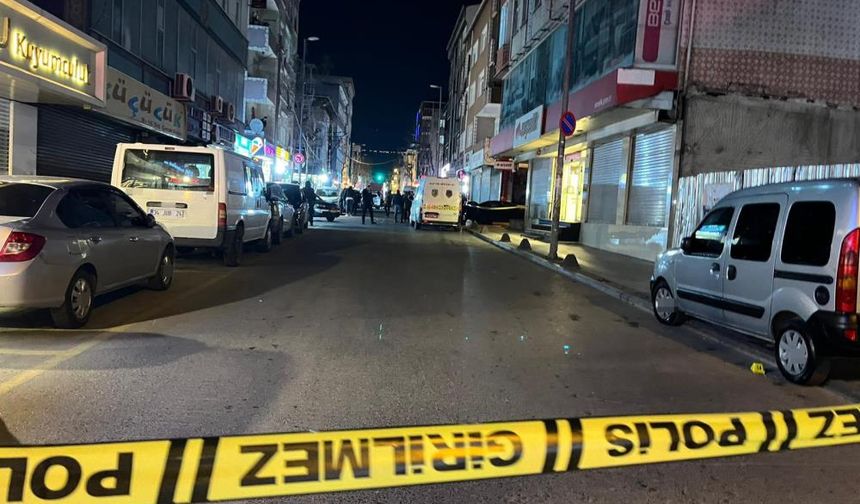 Küçükçekmece’de sokak ortasında silahlı saldırı: 2 ölü, 1 yaralı