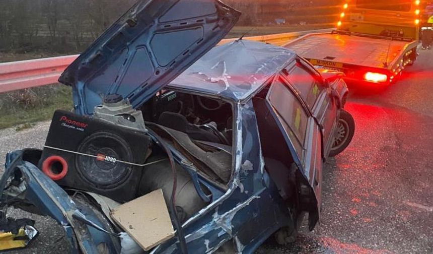 Pınarhisar'da otomobil bariyerlere çarpıp takla attı: 3 yaralı