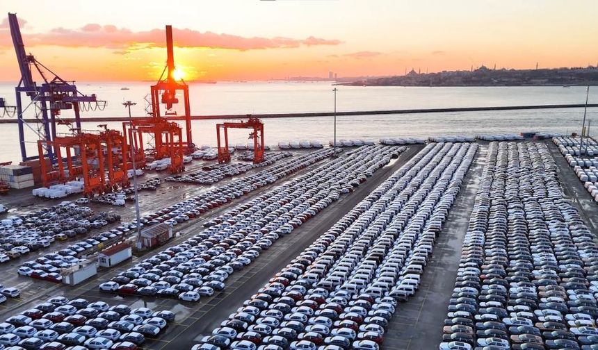 İthal otomobiller Haydarpaşa Limanı’nı doldurdu