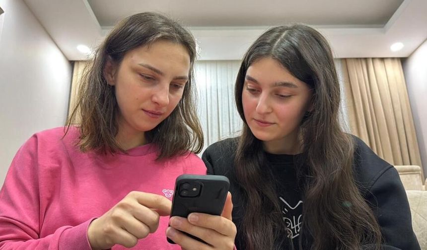 Artvin’de aralarında 11 yaş olan kardeşlerin telefonlarının yüz tanıma şaşkınlığı