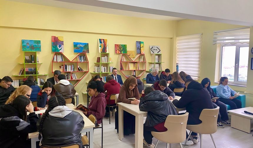 Kaymakam Özderin Öğrencilerle Okuma Saatine Katıldı