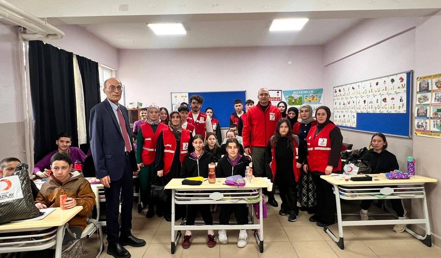 Sivil Toplum Kuruluşlarından Köy Okulu Öğrencilerine Destek