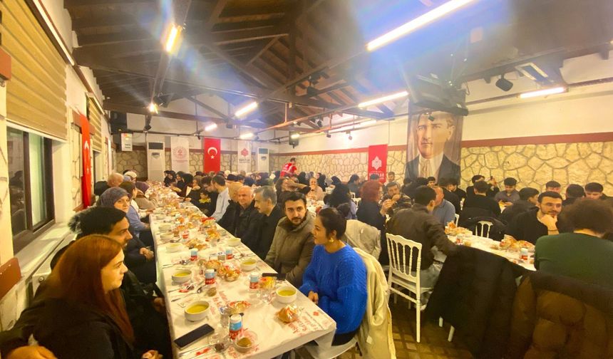 Genç Çiftler İftar Sofrasında Buluştu