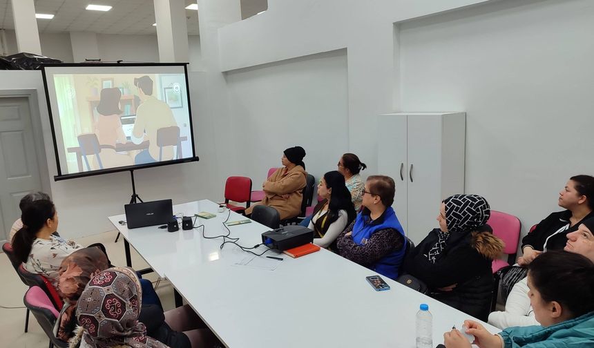 Kursiyerlere “Aile ve İnternet” Eğitimi Verildi
