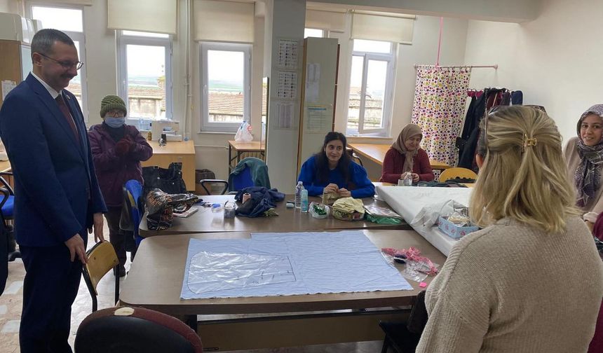 Kaymakam Özderin’den Halk Eğitimi Merkezi Kursuna Ziyaret