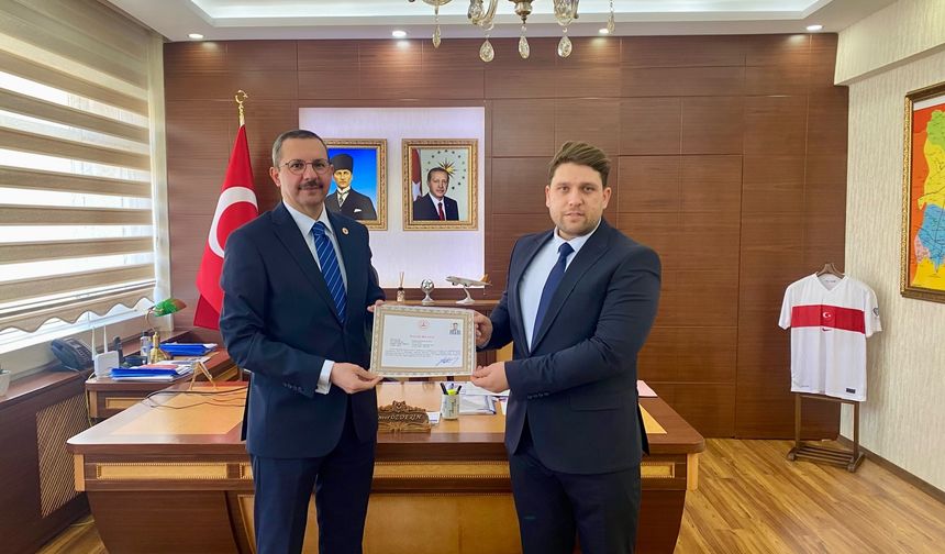 Özderin’den İlçe Vaizi Aktaş’a Başarı Belgesi