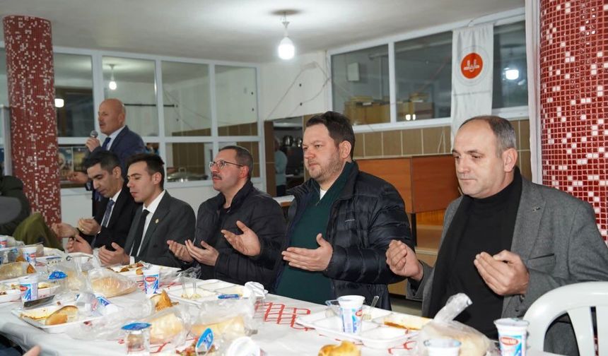 Kaymakam Özderin ve Başkan Talay İftarda Vatandaşlarla Buluştu