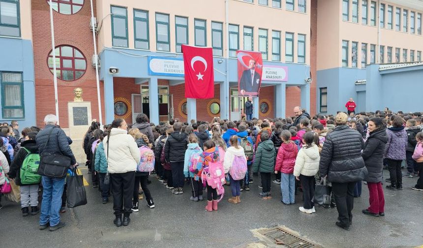 Edirne’de 6 şubat depreminde hayatını kaybedenler için saygı duruşu
