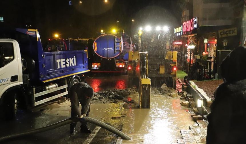 Çorlu'da gece yarısı altyapı alarmı: Kanalizasyon hattı çöktü