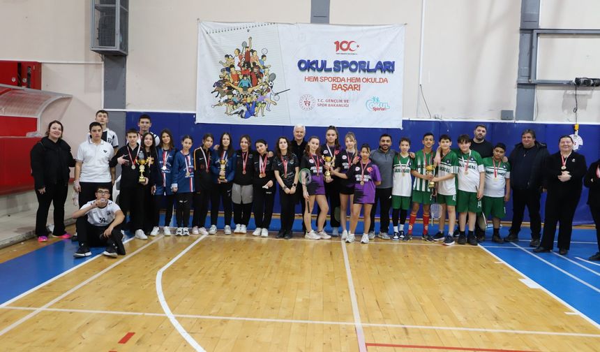Kırklareli’nde Okul Sporları Badminton İl Birinciliği Tamamlandı