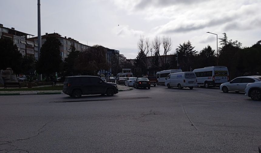 Kırklareli’nde Mesai ve Okul Bitiminde Trafik Kilitleniyor