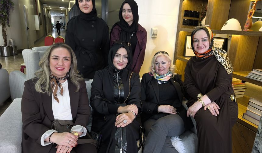 BAŞARILI ERKEĞİN ARKASINDAKİ KADIN