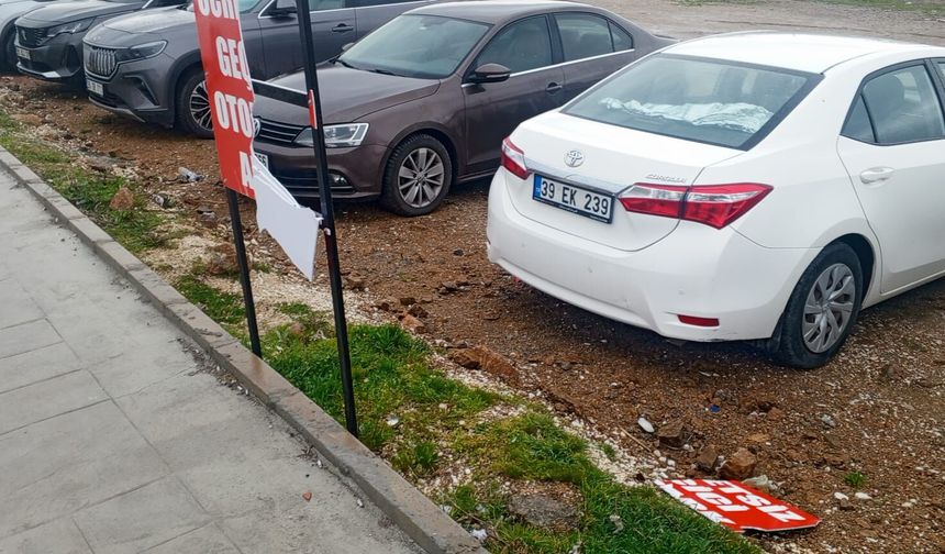 Hastane Yolundaki Otopark Tabelasına Vandallık