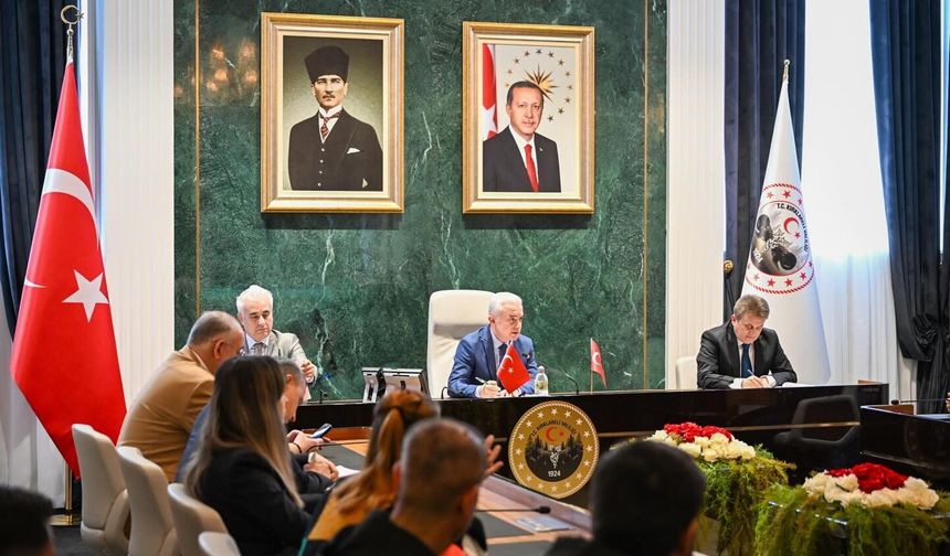 Vali Turan Vatandaşları Makamında Kabul Ediyor