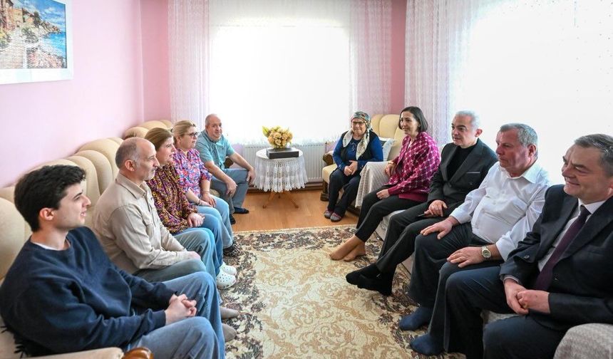 Vali Turan’dan Gazi Ailesine Kadınlar Günü Ziyareti