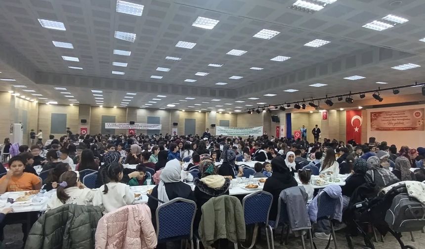 Büyükkarıştıran’da Öğrenciler İftarda Buluştu