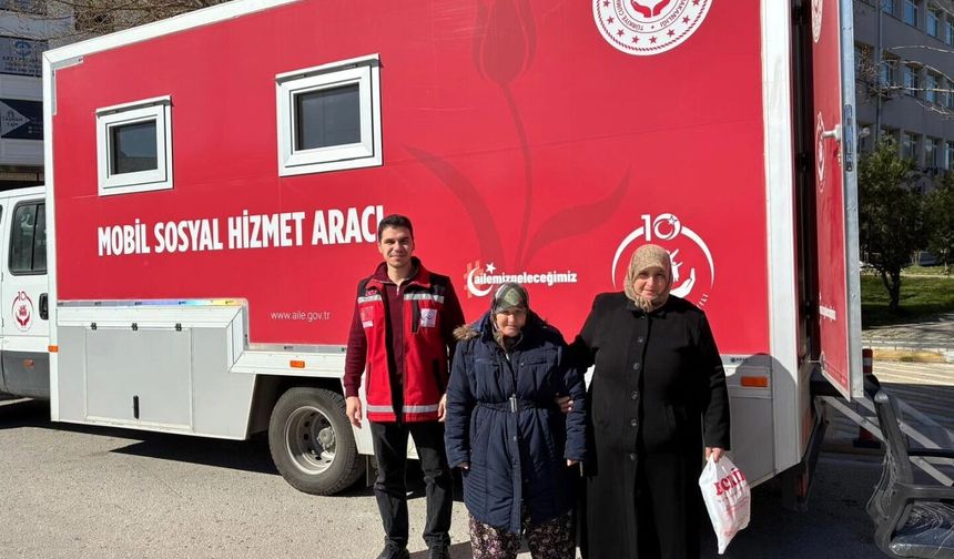 Mobil Sosyal Hizmet Aracı Vatandaşlarla Buluştu