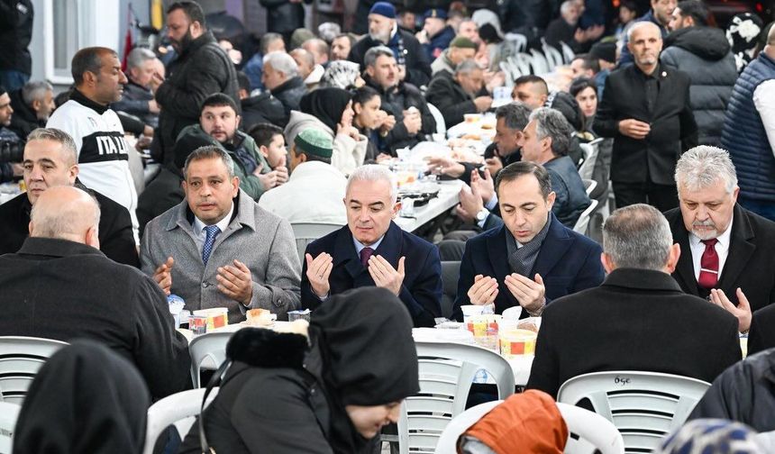 Vali Turan Roman Vatandaşlarla İftar Sofrasında Buluştu