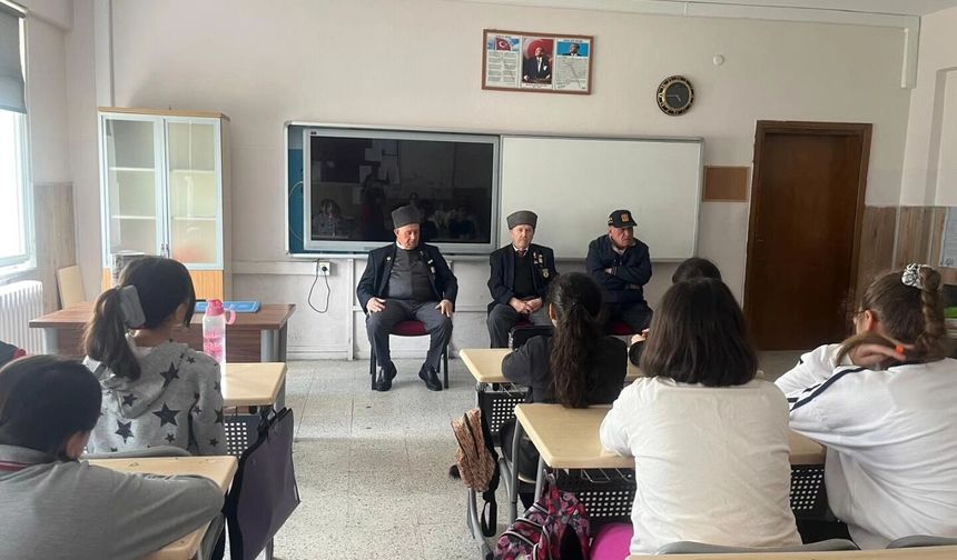 Babaeski’de Gaziler Öğrencilerle Buluştu