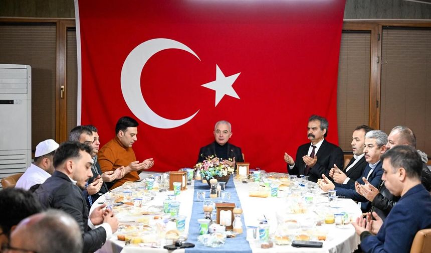 Vali Turan Kahramanmaraşlılar Derneği’nin İftarına Katıldı