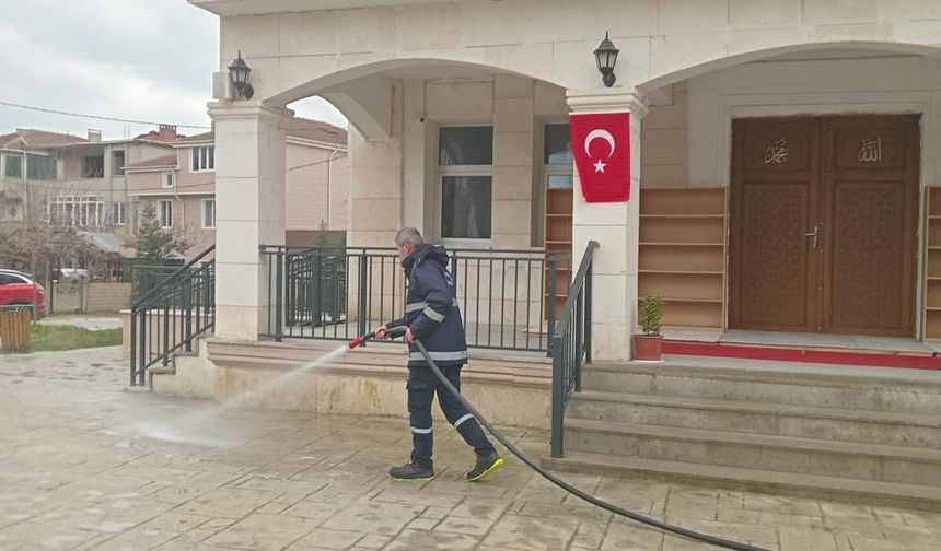 Büyükkarıştıran’da Camiler Bayrama Hazırlandı