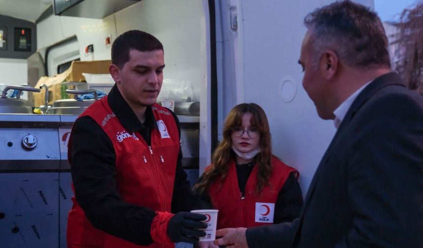 Türk Kızılay’dan İftara Yetişemeyenlere İkram