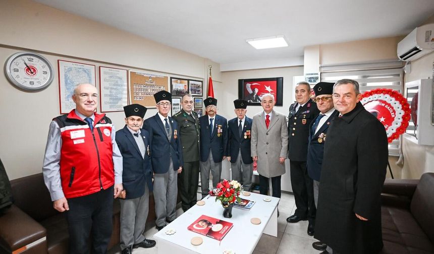 Vali Turan Gazilerle Bayramlaştı