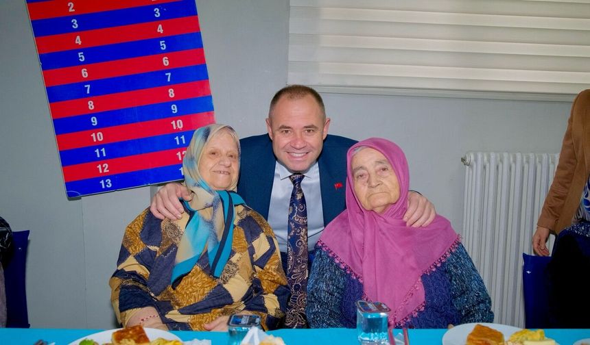 Başkan Bulut’tan Huzurevine Bayram Ziyareti