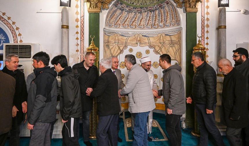 Başkan Bulut Bayram Namazını Hızırbey Camii’nde Kıldı
