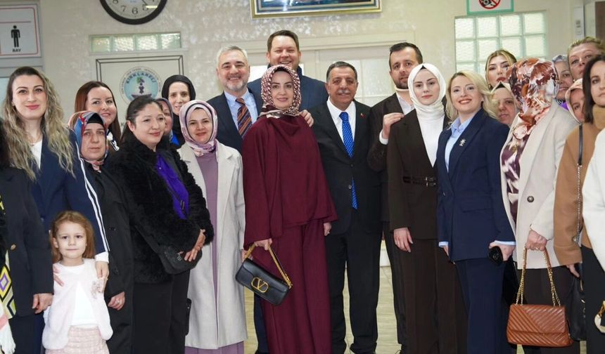 Vekil Sarıçam, AK Parti Teşkilatıyla Bayramlaştı