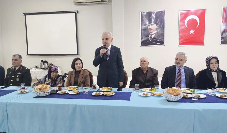 Vali Turan’dan Huzurevi Sakinlerine Bayram Ziyareti