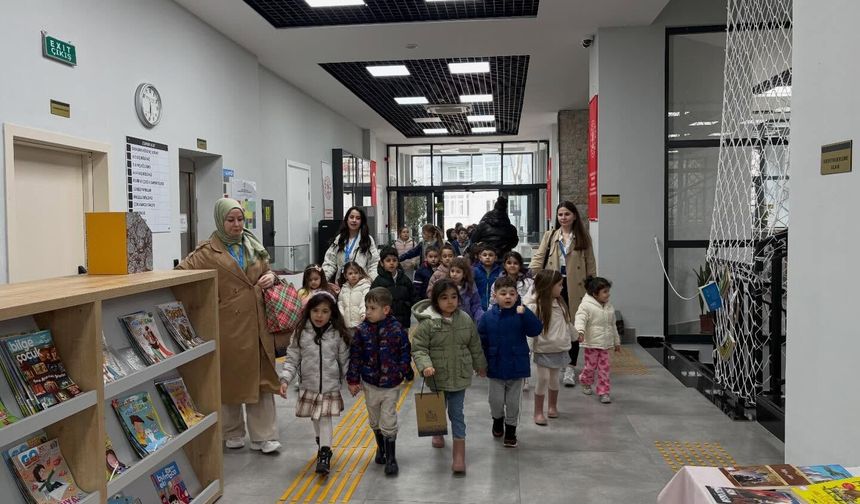 İSTEK Okulları Öğrencilerinden Kütüphaneye Ziyaret