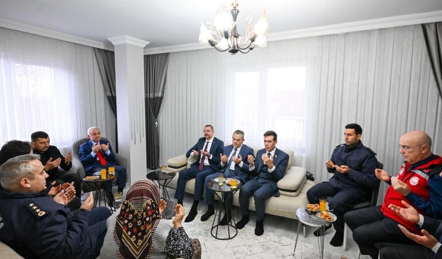 Vali Turan’dan Gazi Ailesine Taziye Ziyareti