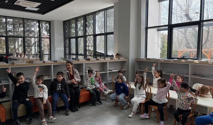 Lüleburgaz’da Minik Öğrencilerden Kütüphaneye Ziyaret