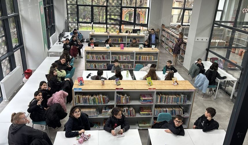 TEK Ortaokulu Öğrencilerinden Kütüphaneye Ziyaret