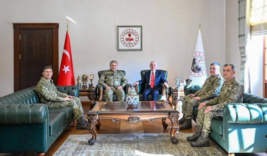 Komutanlardan Vali Turan’a Ziyaret